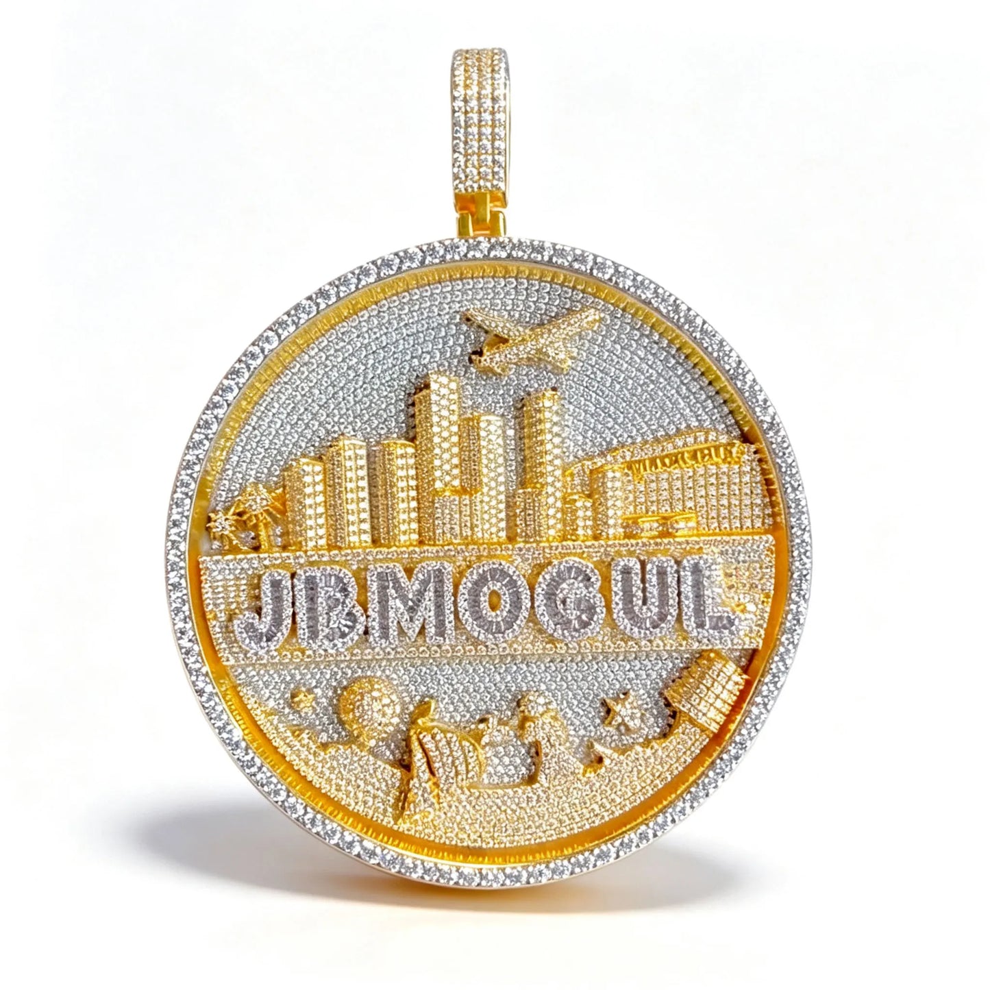Lyee Cyee 18K Gold Disc Pendant With Zircon And City Pattern